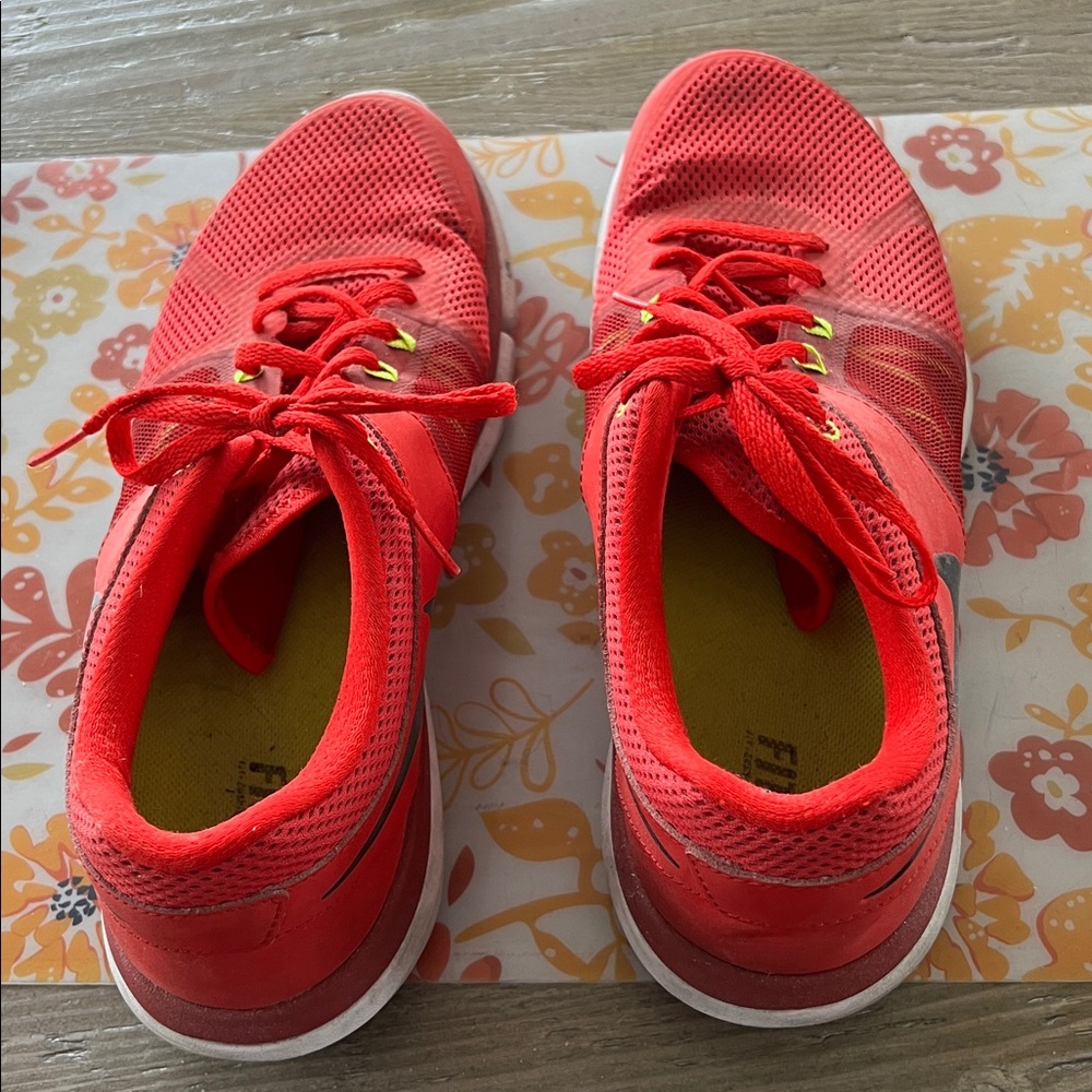 Nike Fkex Fitsole Red Athletic Sneakers